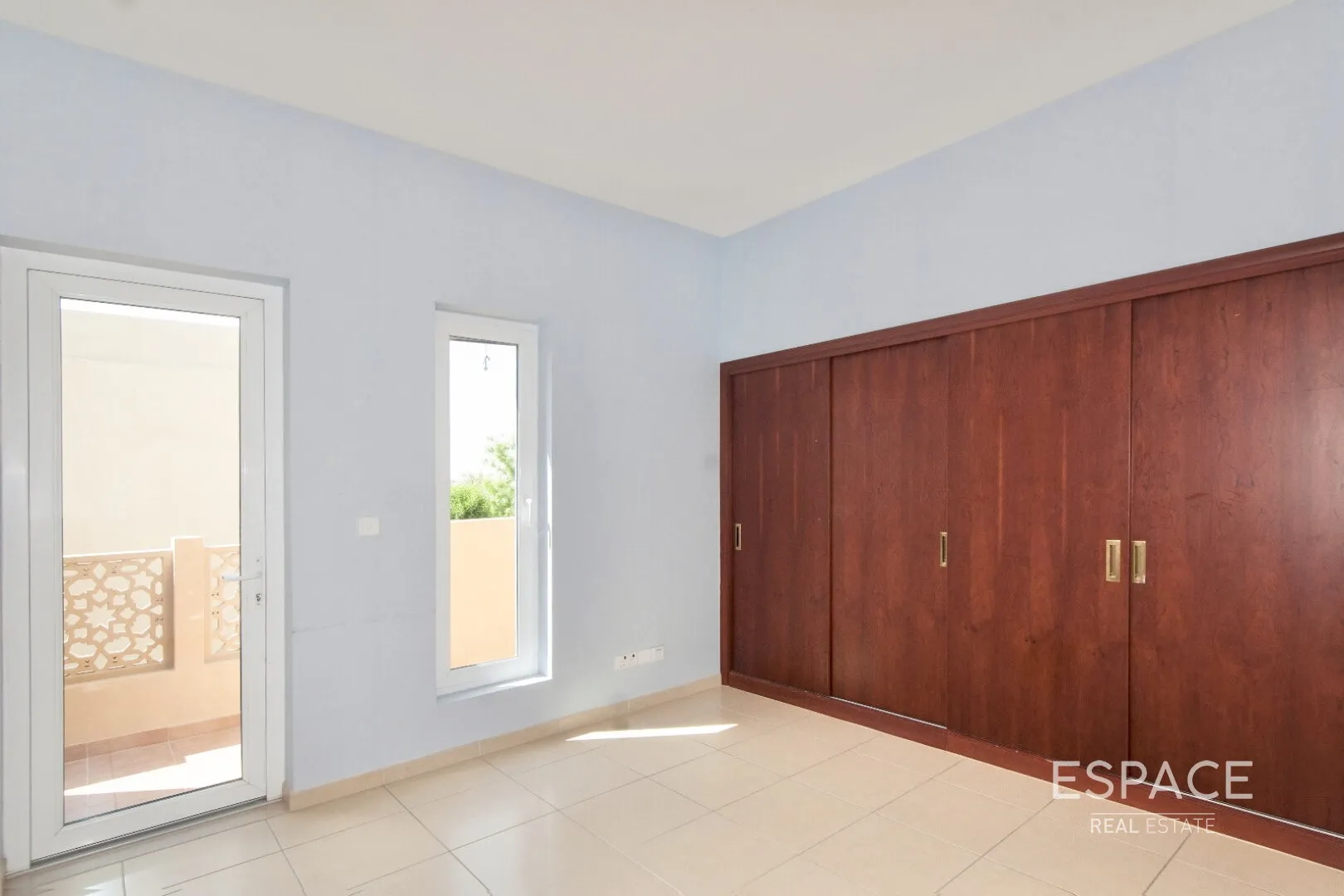 PropertiesGalleryCamera