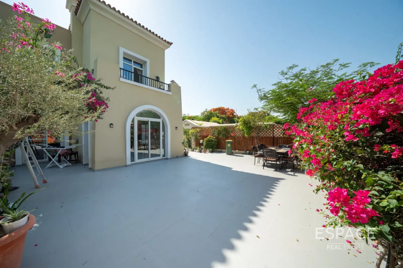 PropertiesGalleryCamera