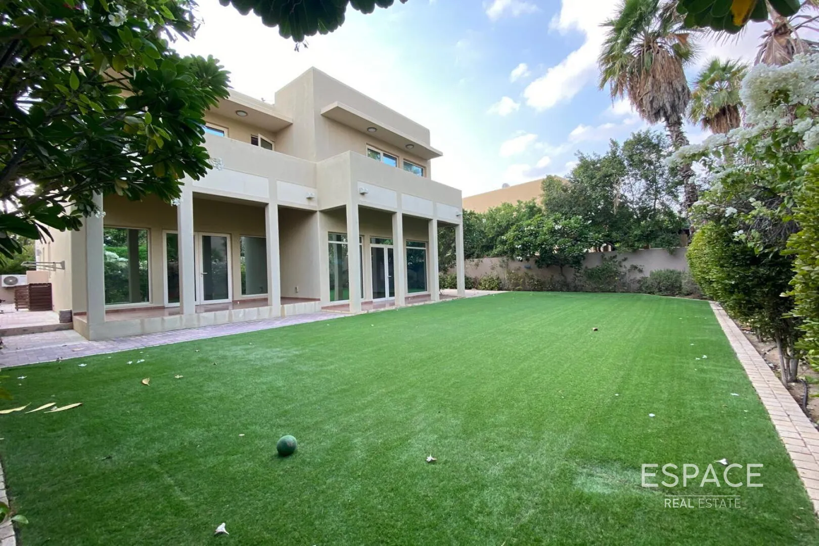 PropertiesGalleryCamera