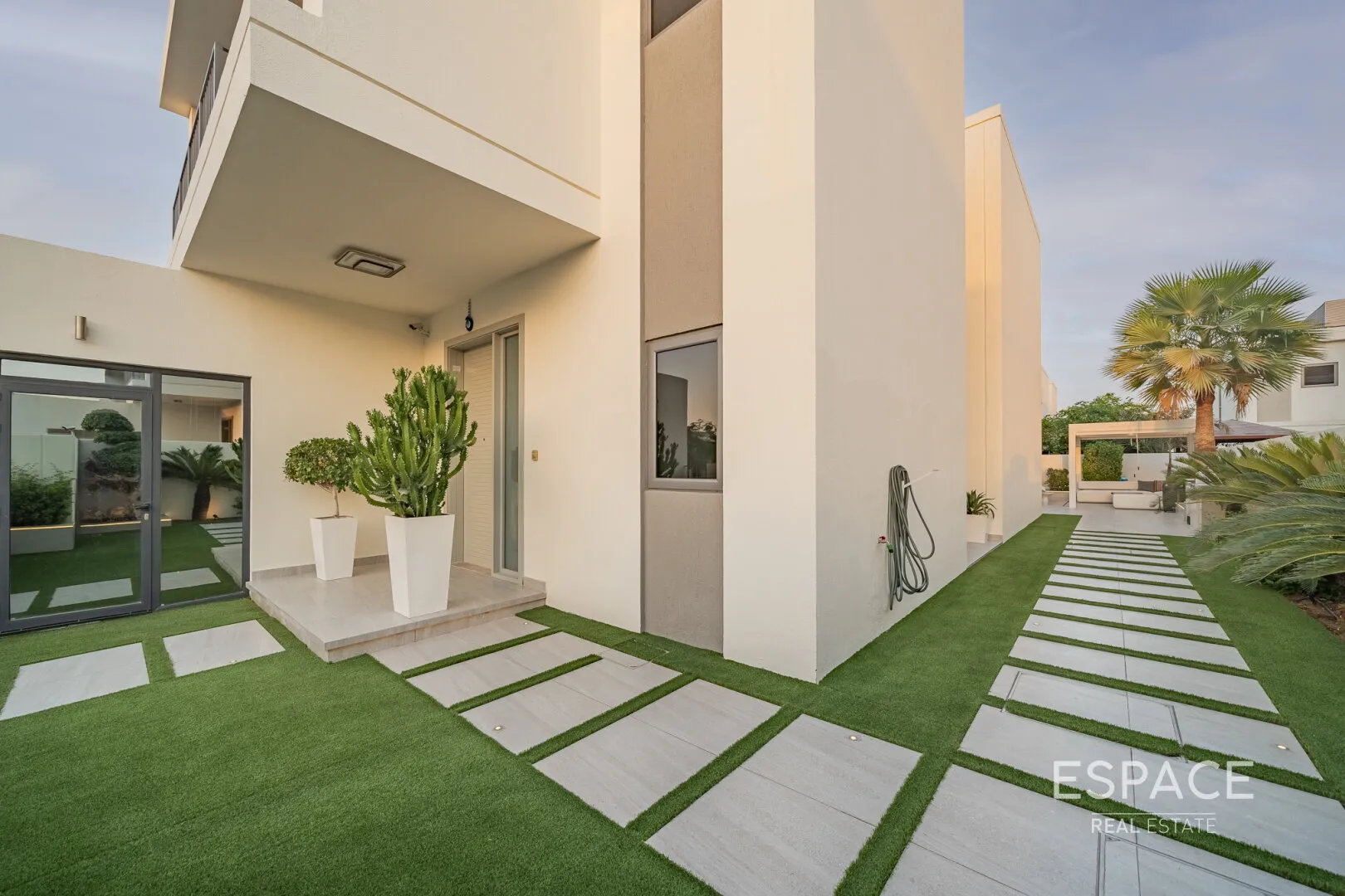 PropertiesGalleryCamera