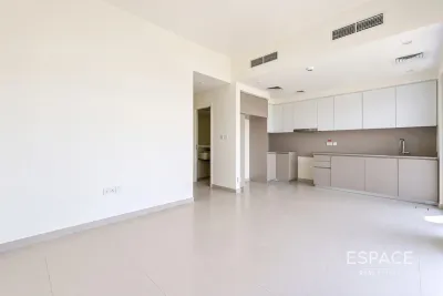 Greenview 1, EMAAR South, Dubai - Espace
