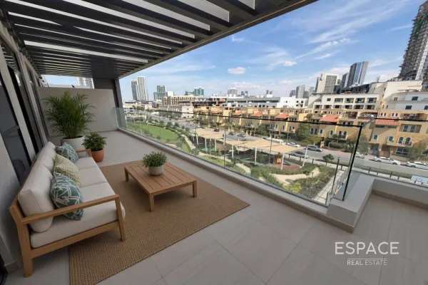 Pantheon Elysee III, Jumeirah Village Circle, Dubai - Espace
