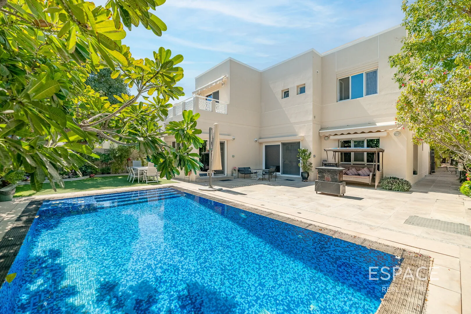 PropertiesGalleryCamera