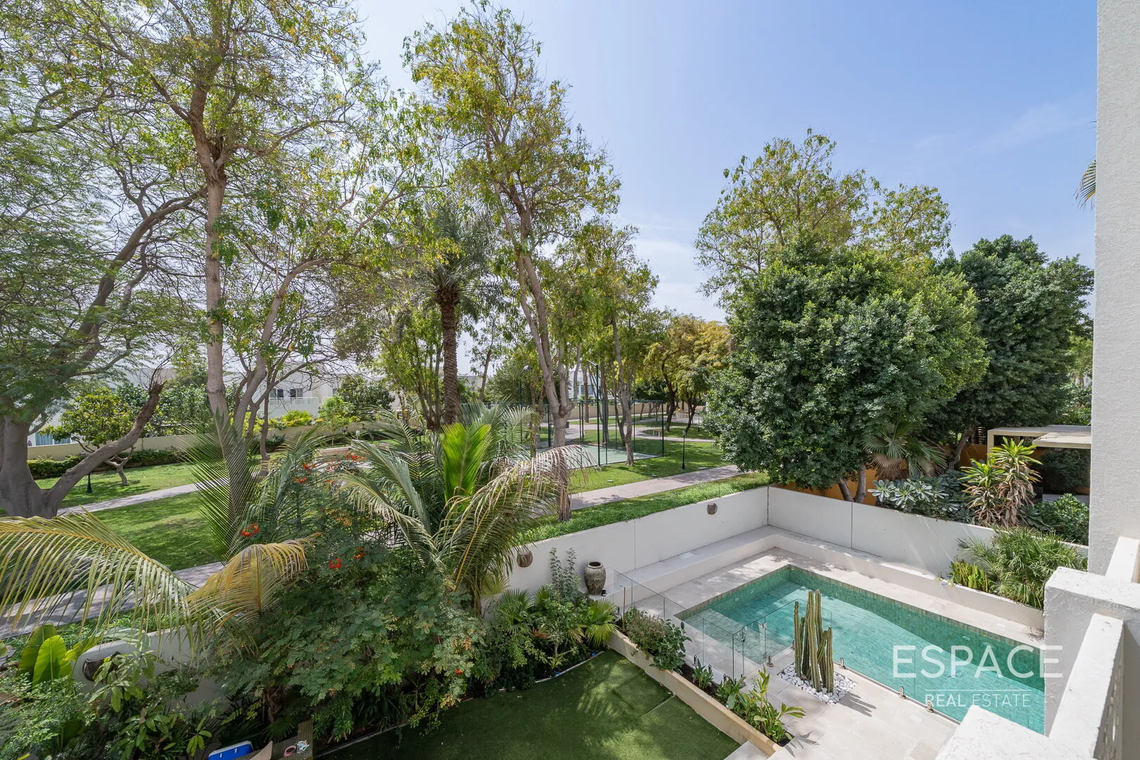 PropertiesGalleryCamera