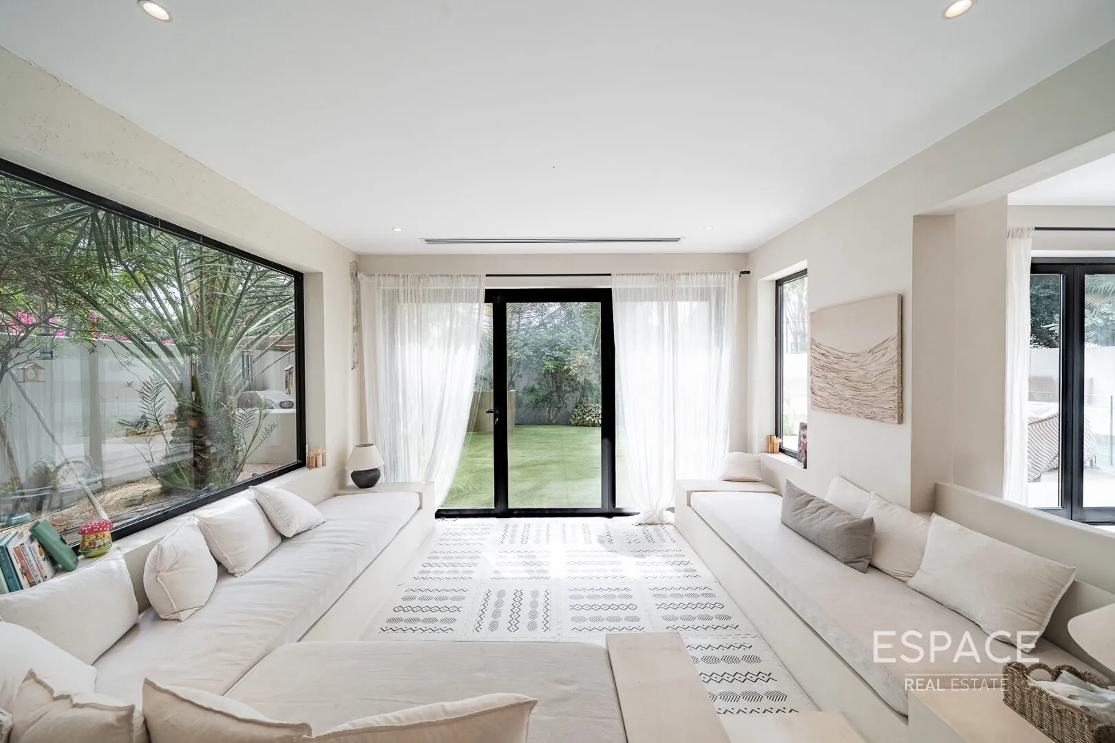 single static gallery