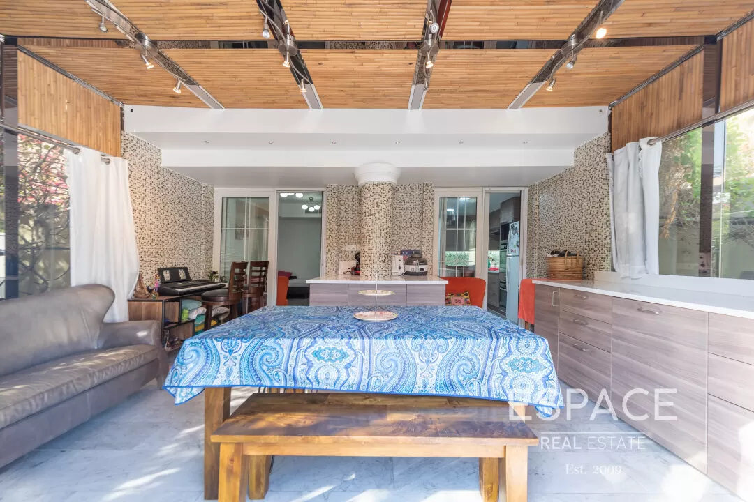 single static gallery