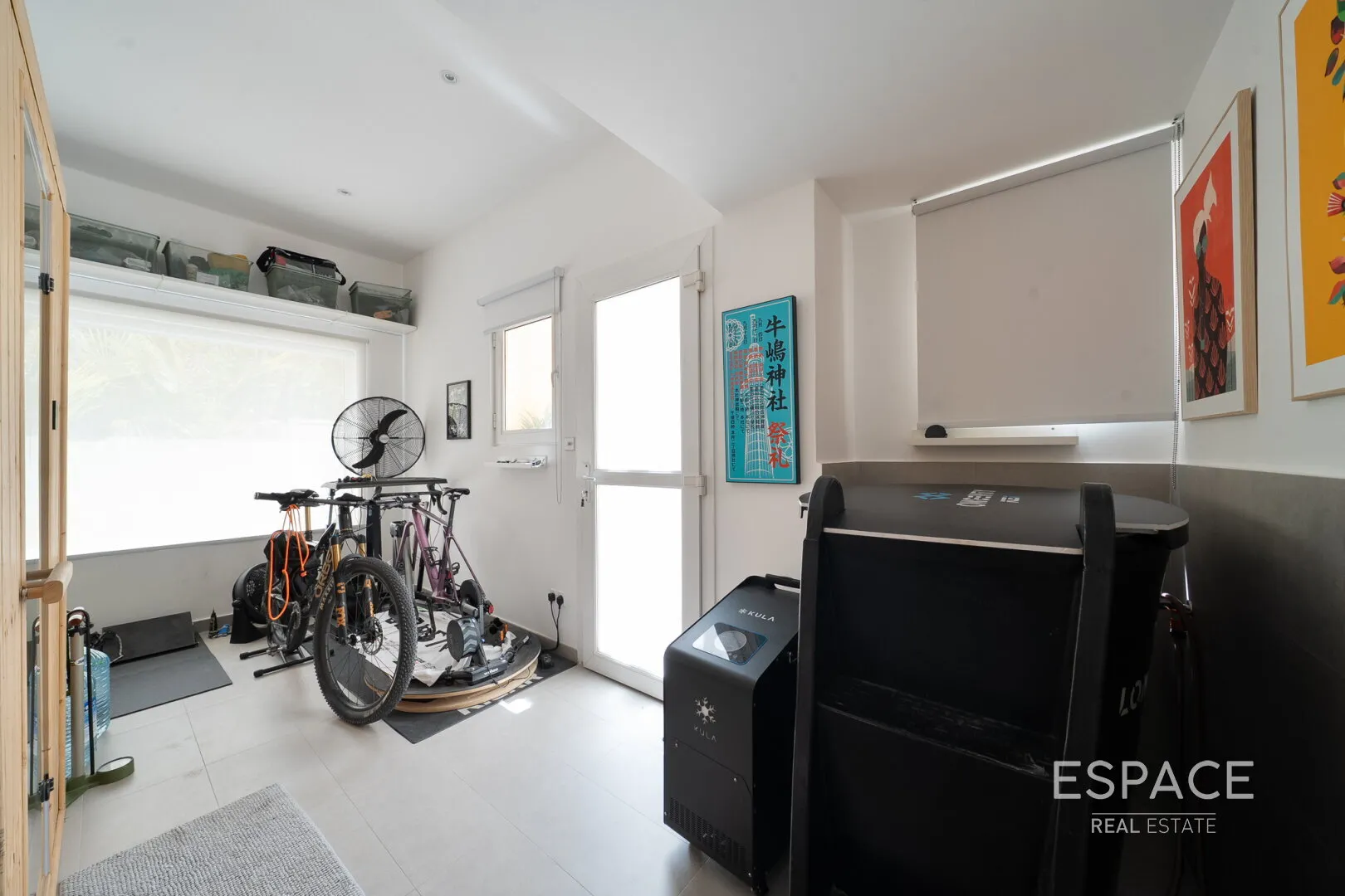 PropertiesGalleryCamera
