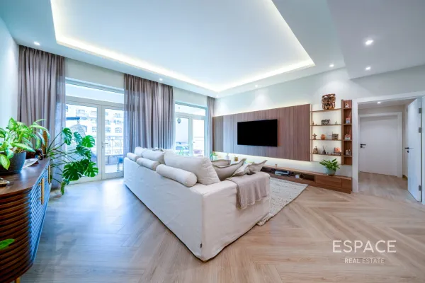 Shoreline - Hamri, Palm Jumeirah, Dubai - Espace
