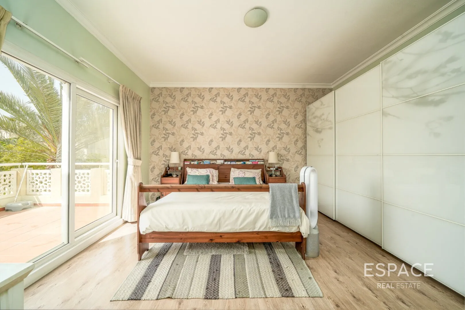 PropertiesGalleryCamera