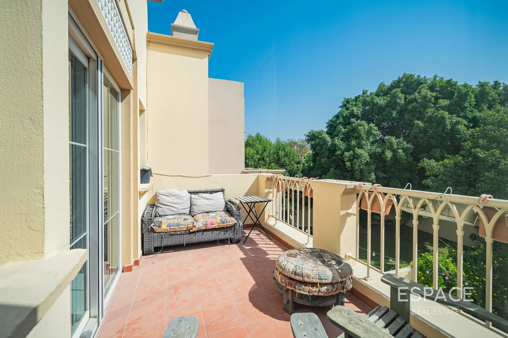 PropertiesGalleryCamera