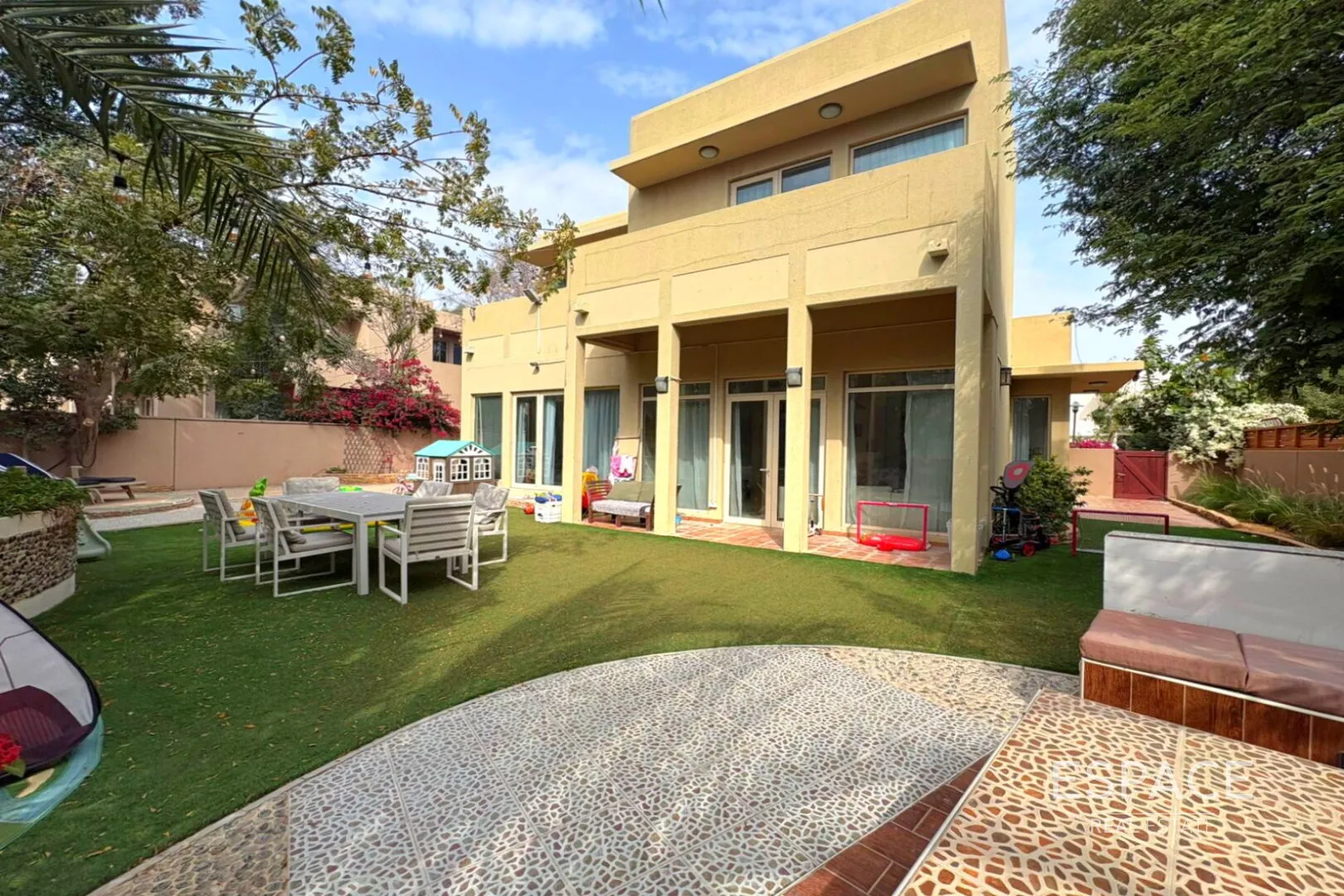 PropertiesGalleryCamera