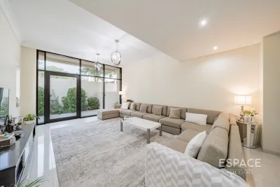 Queens Meadow, Damac Hills , Dubai - Espace