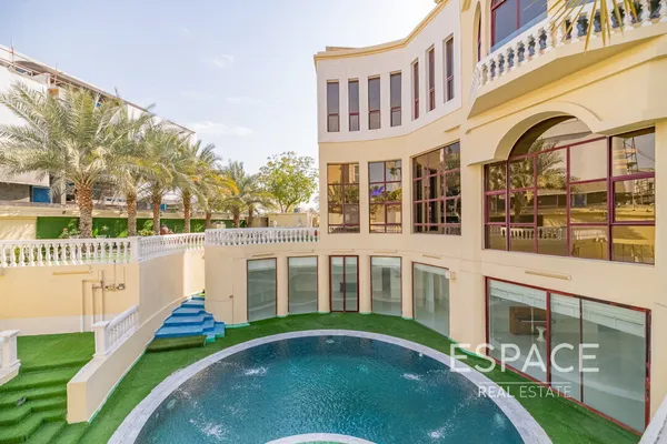 E Sector, Emirates Hills, Dubai - Espace