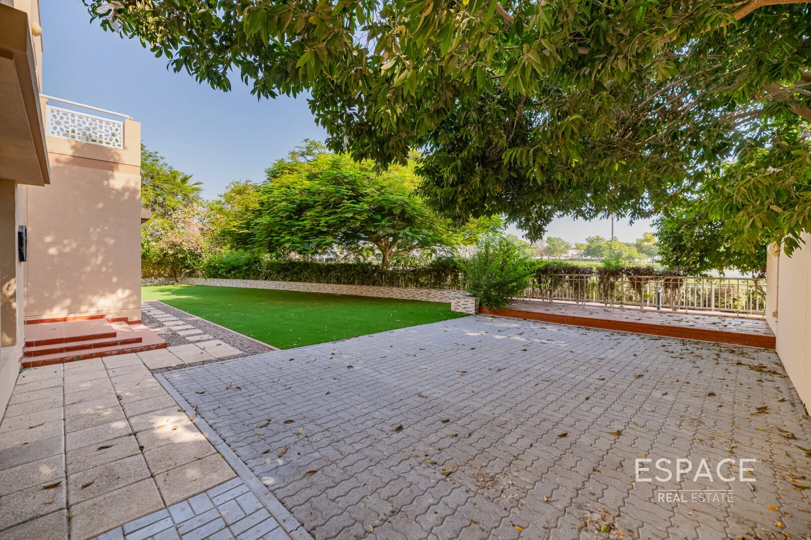 PropertiesGalleryCamera