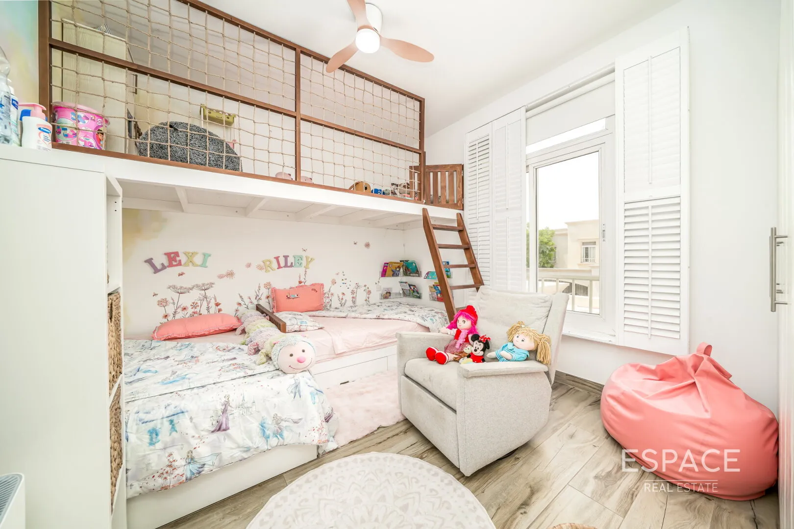 PropertiesGalleryCamera