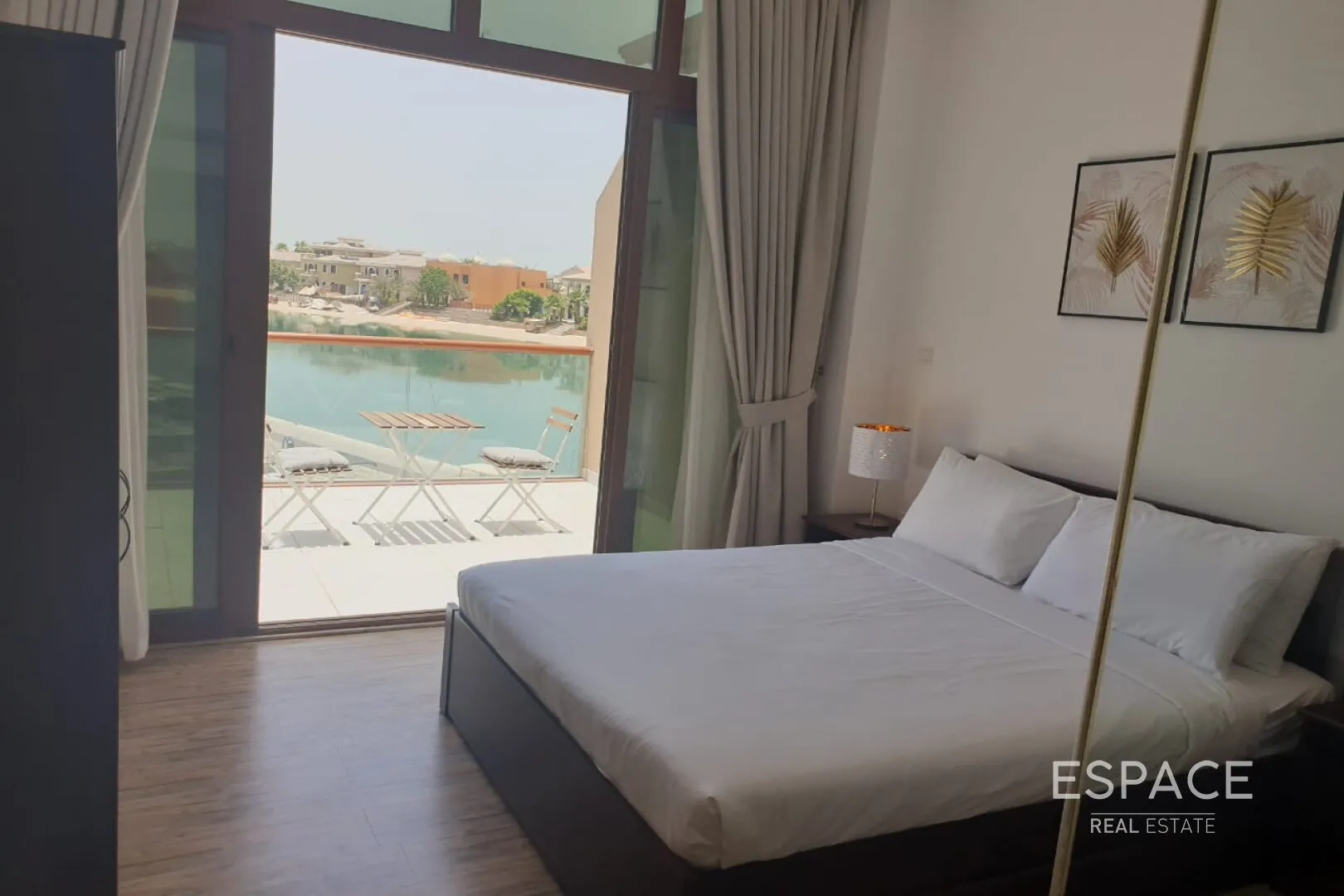 single static gallery