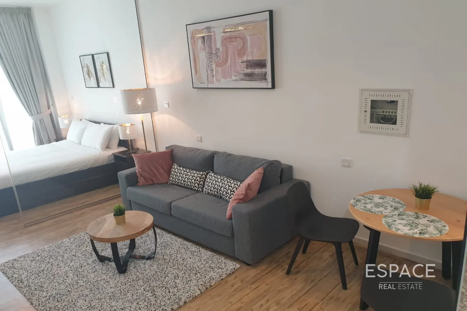 single static gallery