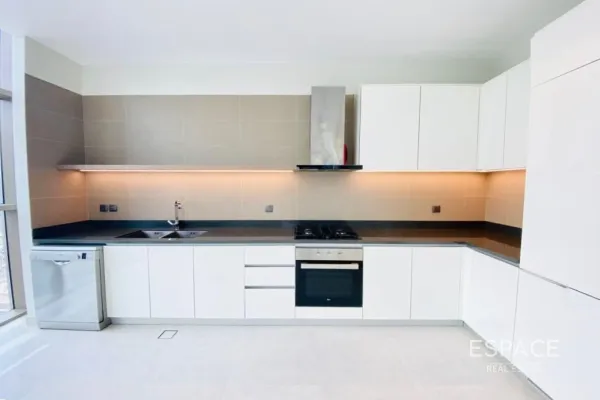 No.9, Dubai Marina, Dubai - Espace