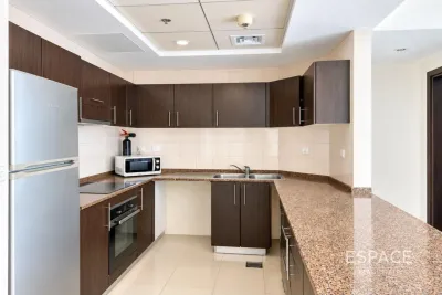 Bay Central West, Dubai Marina, Dubai - Espace