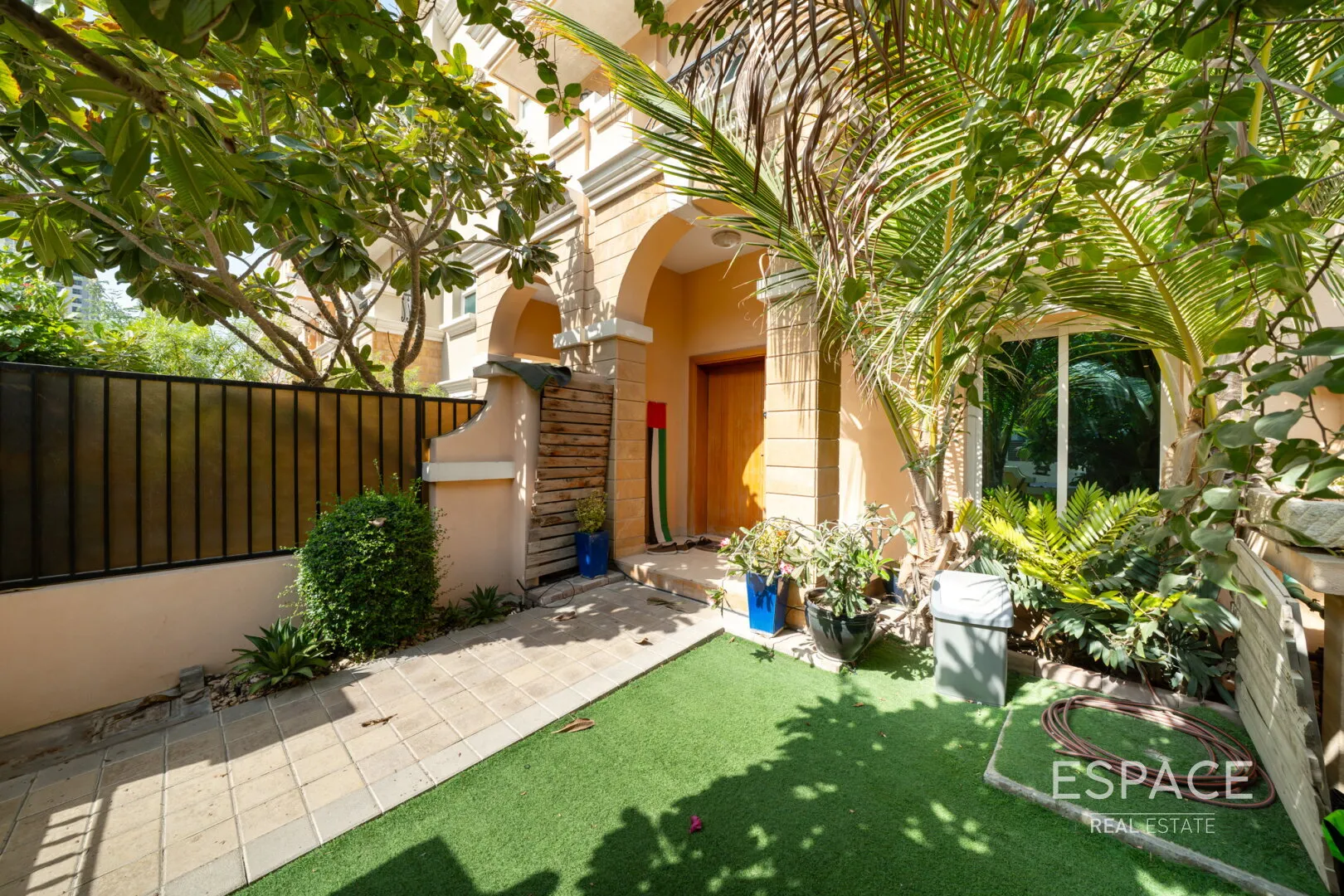 PropertiesGalleryCamera