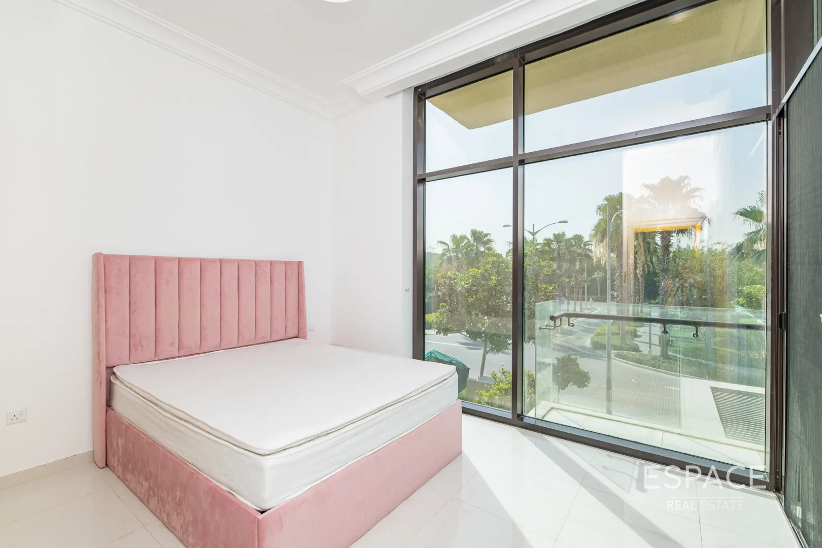 PropertiesGalleryCamera