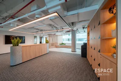 Cayan Business Center, Barsha Heights, Dubai - Espace