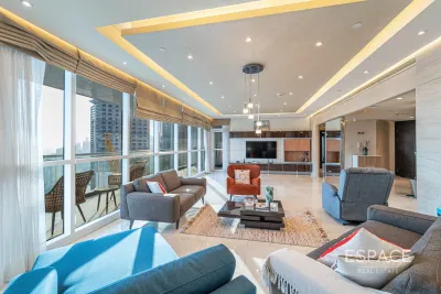 23 Marina, Dubai Marina, Dubai - Espace