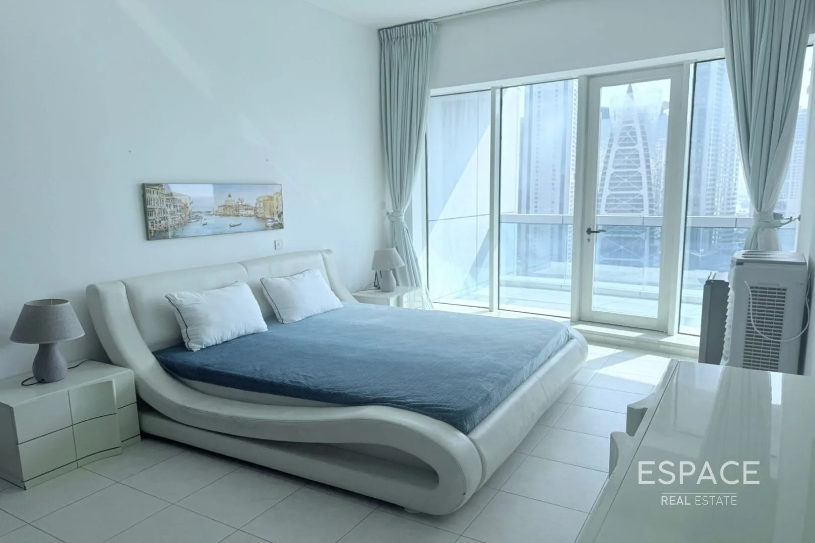 single static gallery