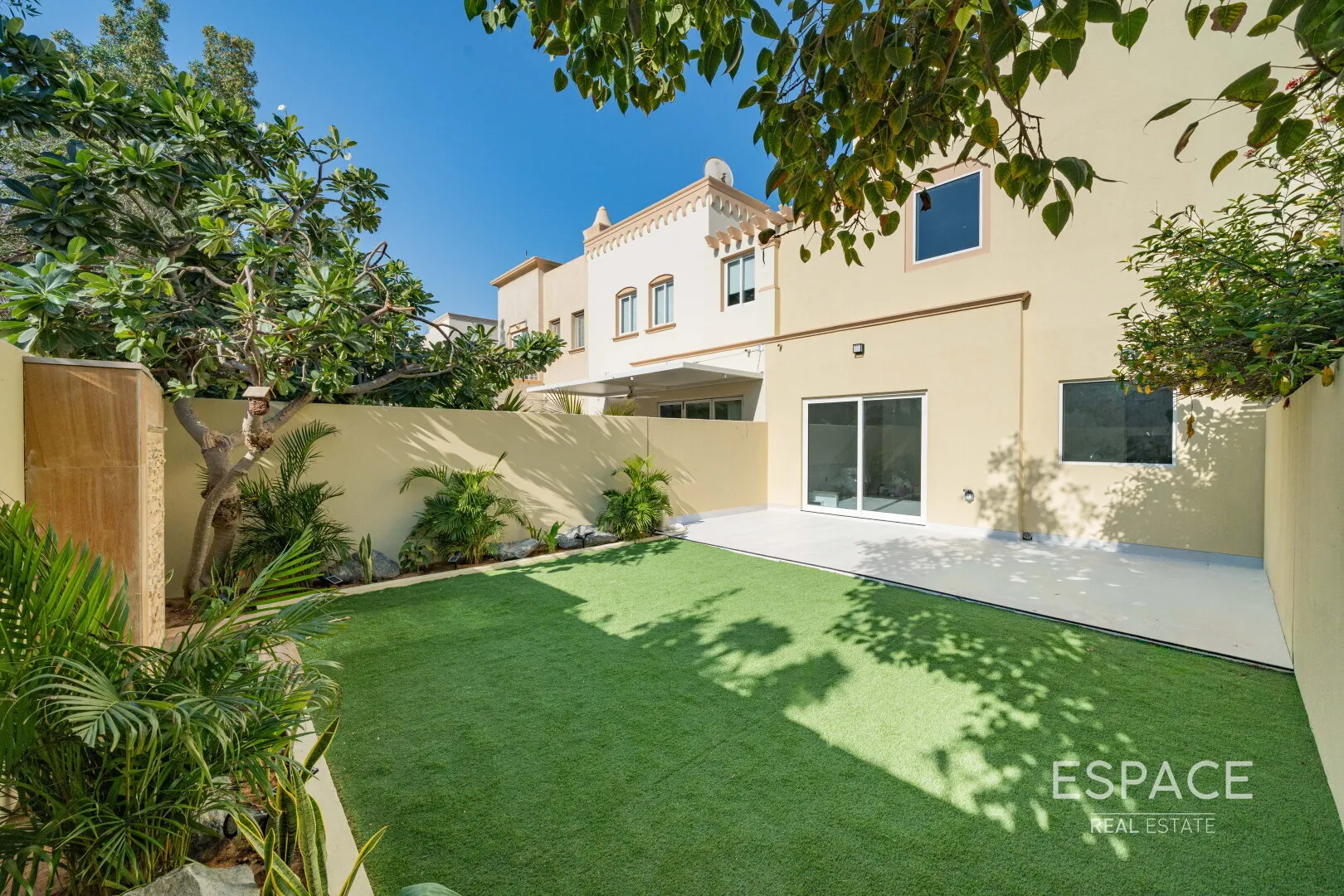 PropertiesGalleryCamera