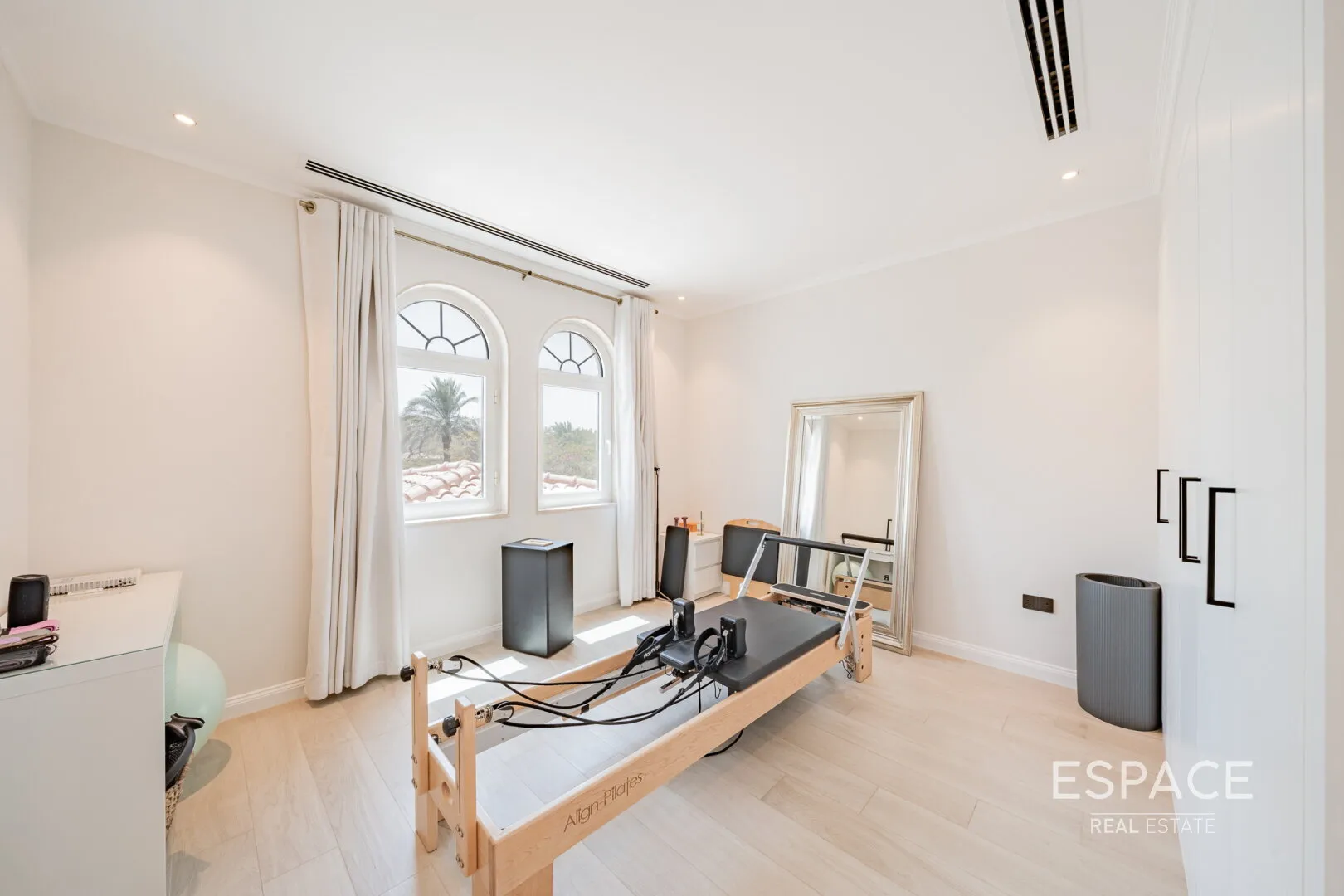 PropertiesGalleryCamera