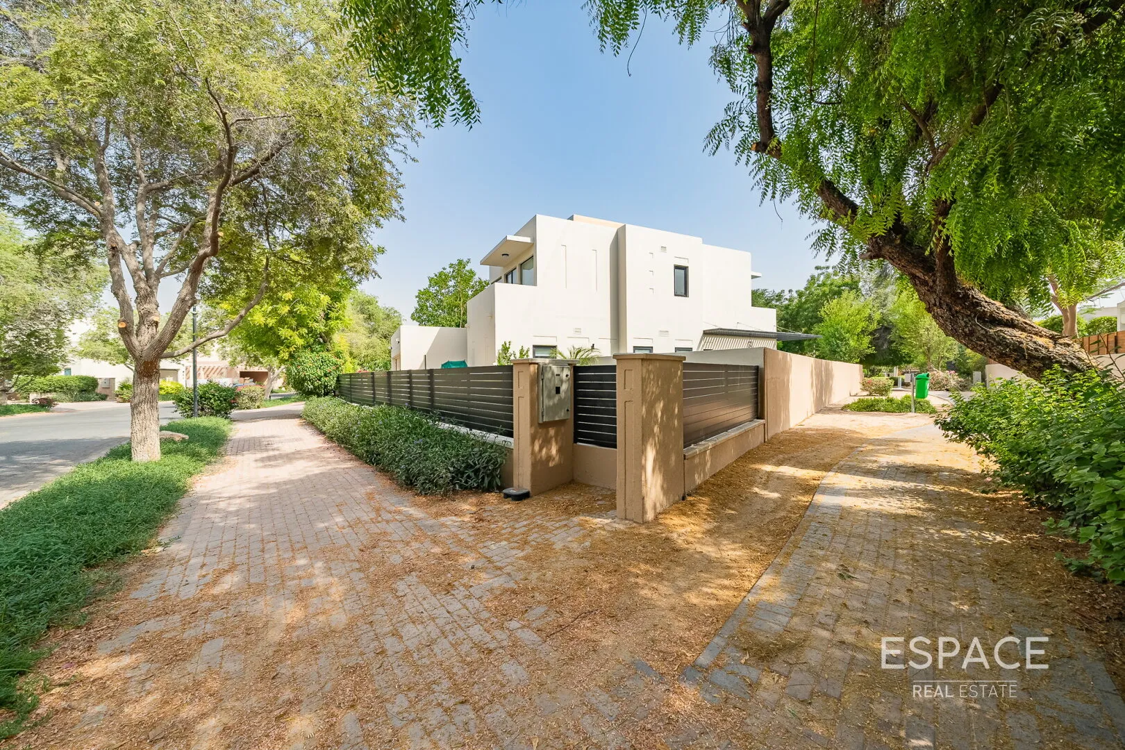 PropertiesGalleryCamera