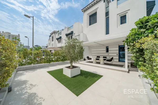 Palma Residences, Palm Jumeirah, Dubai - Espace
