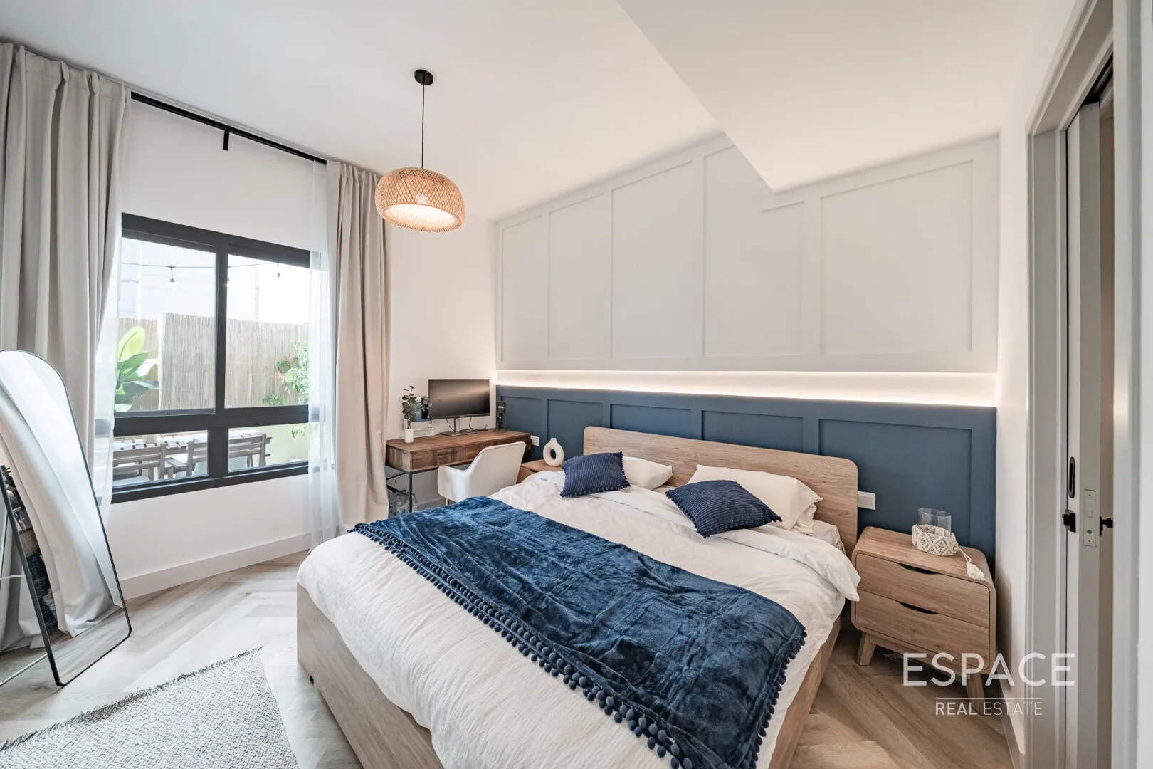 single static gallery