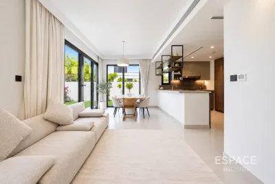 Aura Gardens, Tilal Al Ghaf, Dubai - Espace
