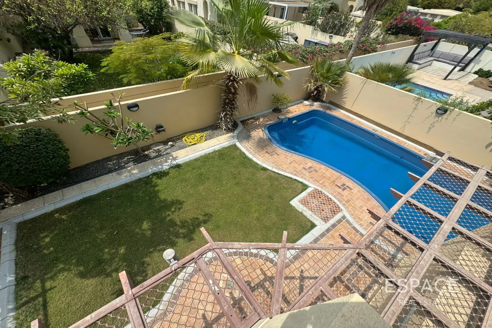 PropertiesGalleryCamera