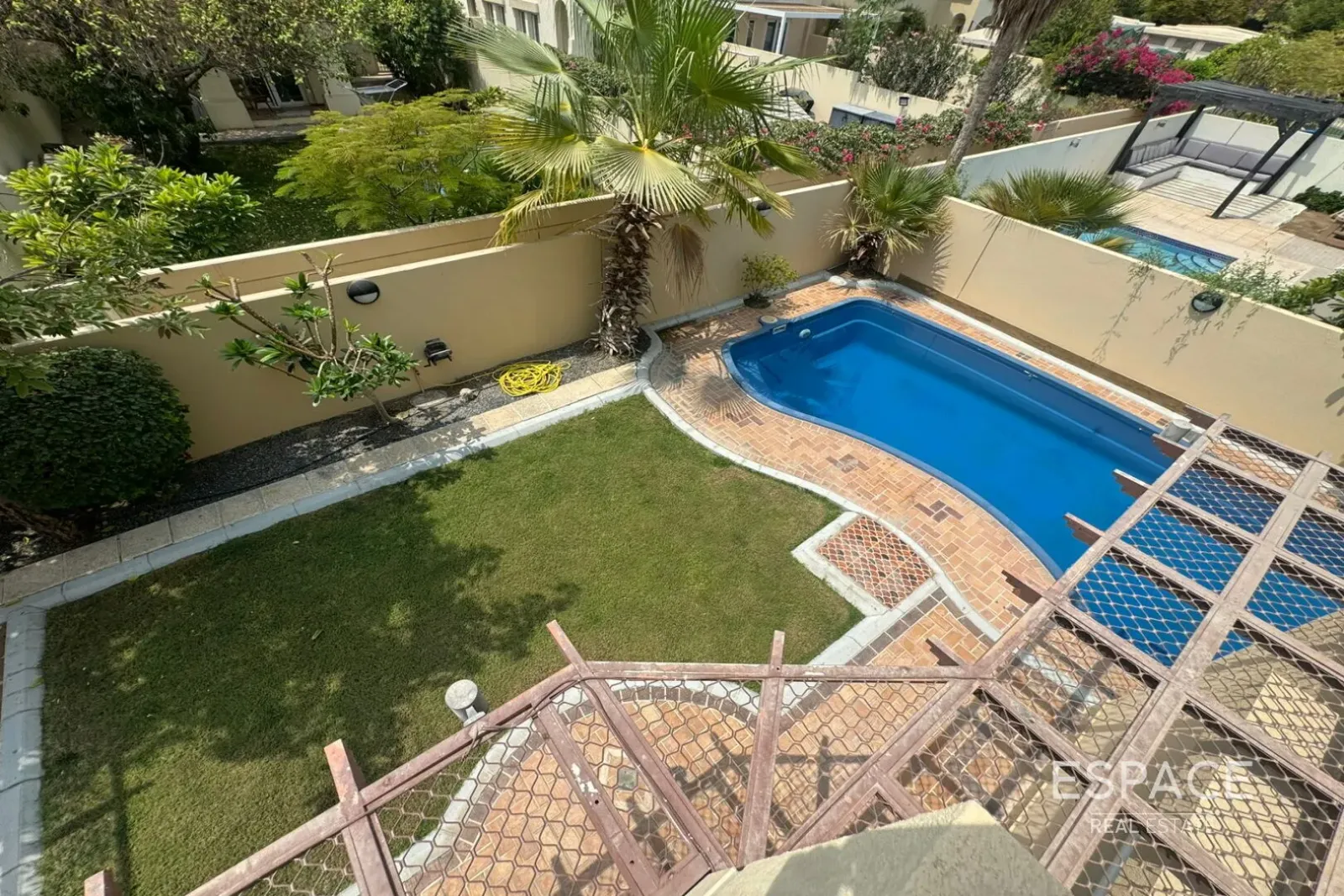 PropertiesGalleryCamera
