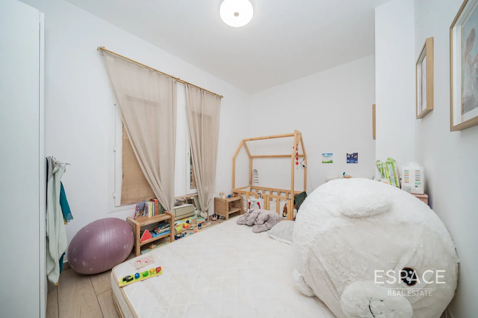 PropertiesGalleryCamera