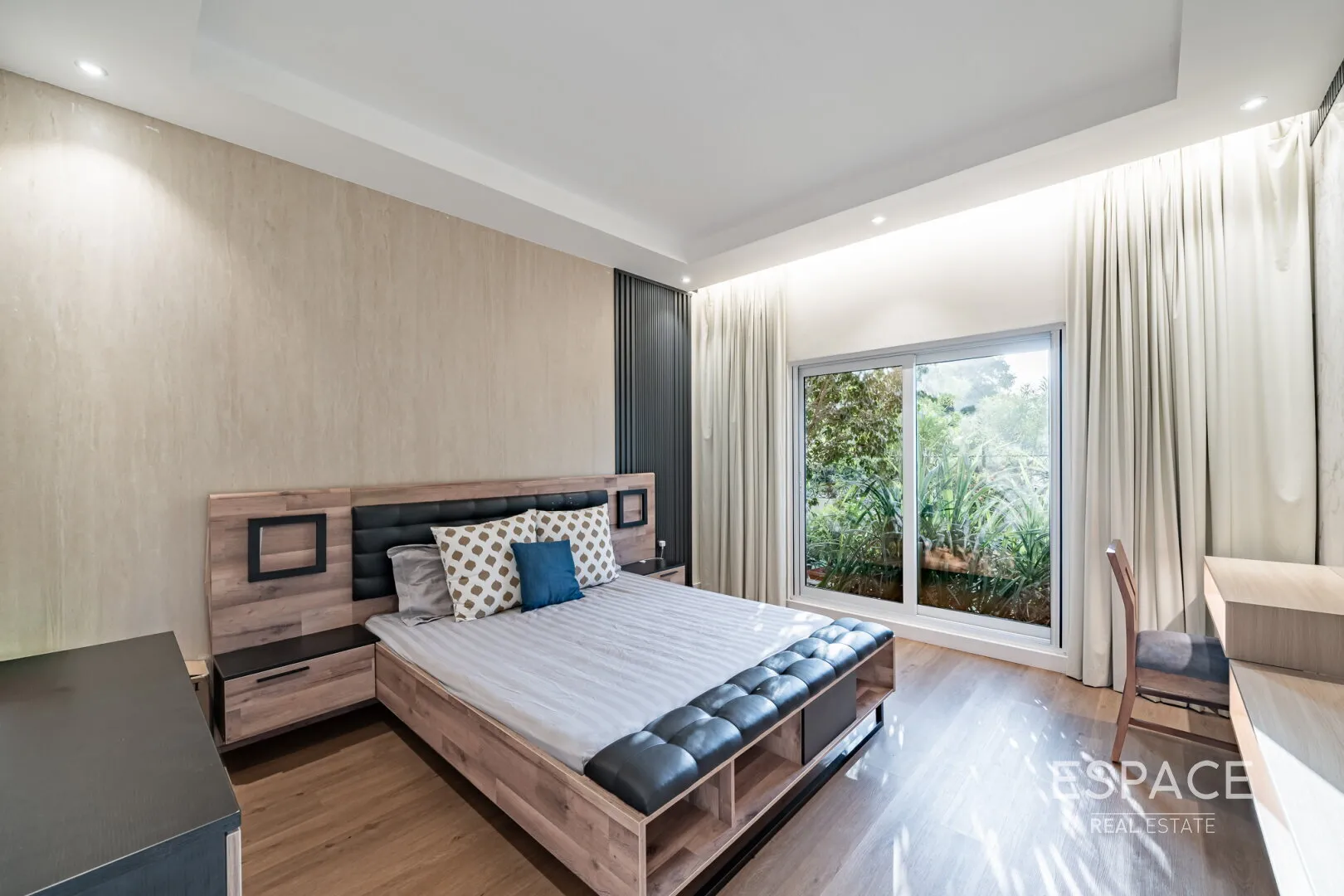 PropertiesGalleryCamera