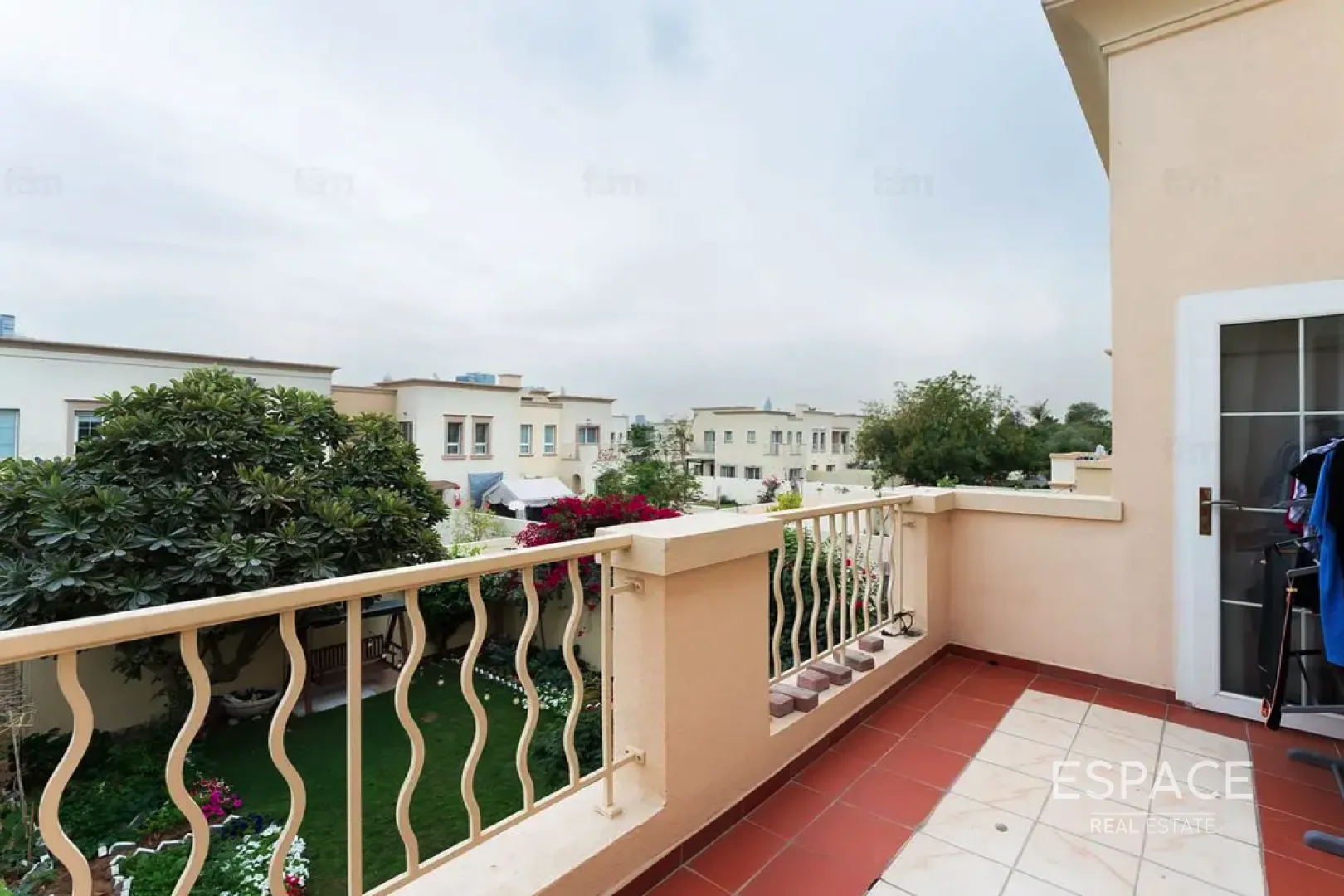 PropertiesGalleryCamera