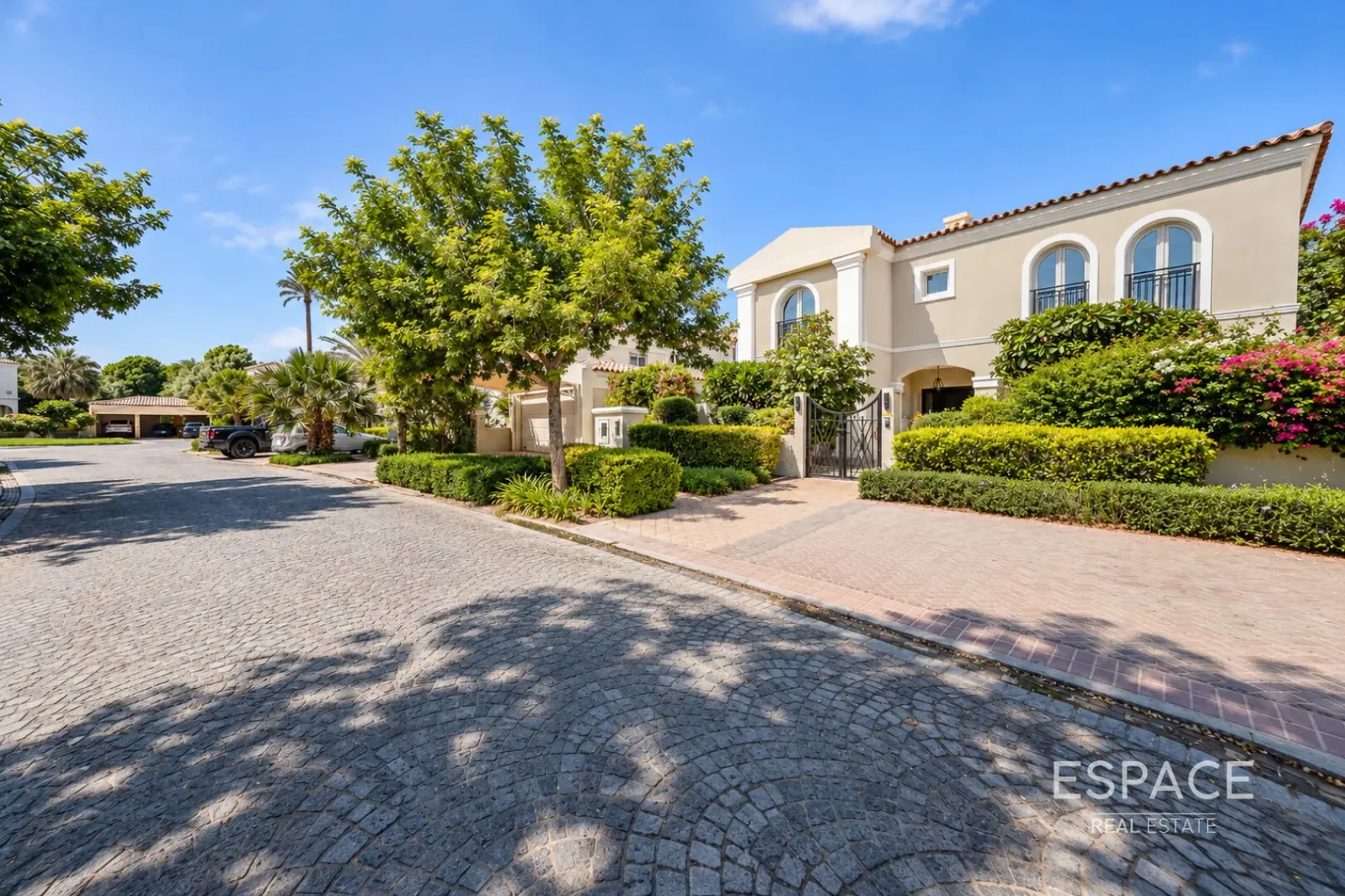 PropertiesGalleryCamera