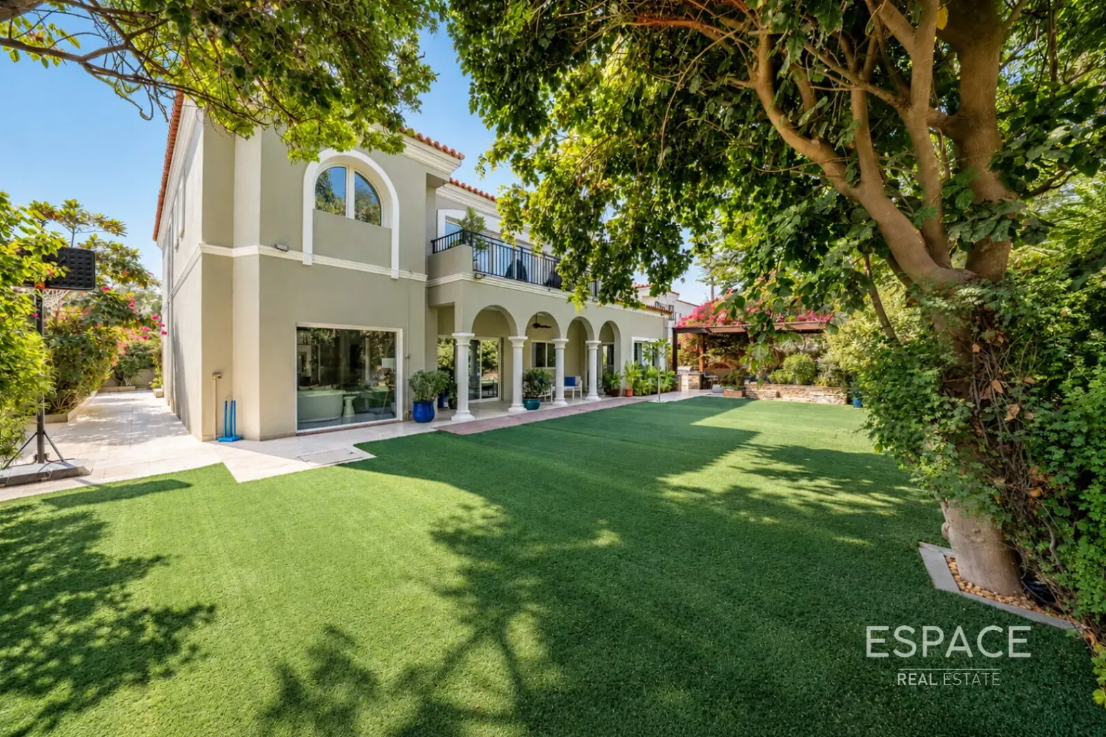 PropertiesGalleryCamera