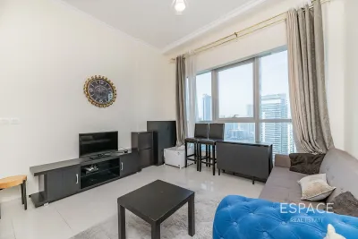 Bay Central Tower, Dubai Marina, Dubai - Espace