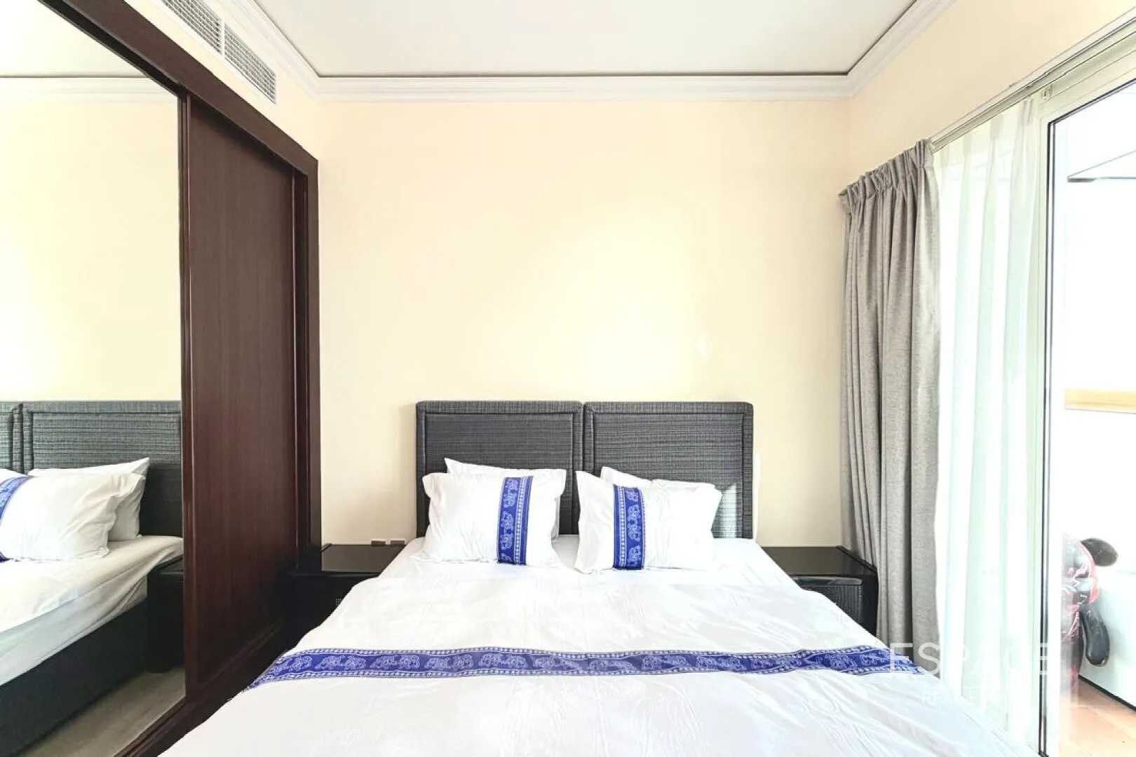 PropertiesGalleryCamera