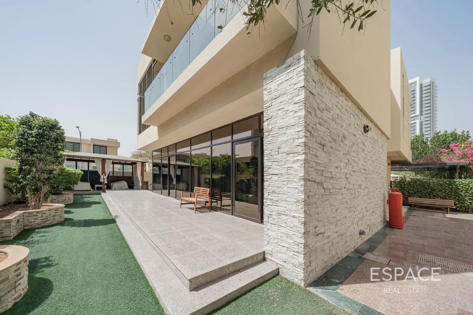 PropertiesGalleryCamera