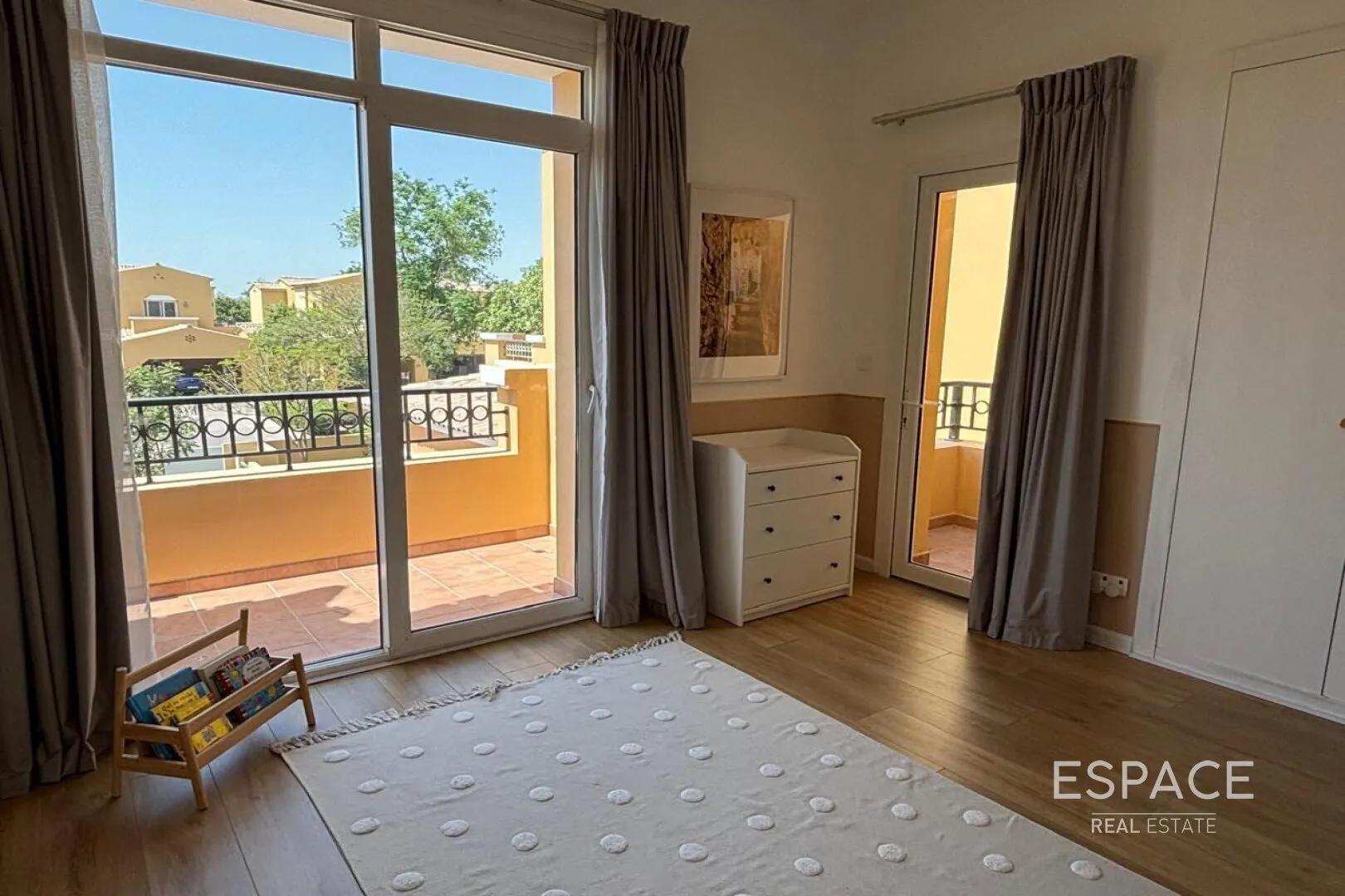 PropertiesGalleryCamera