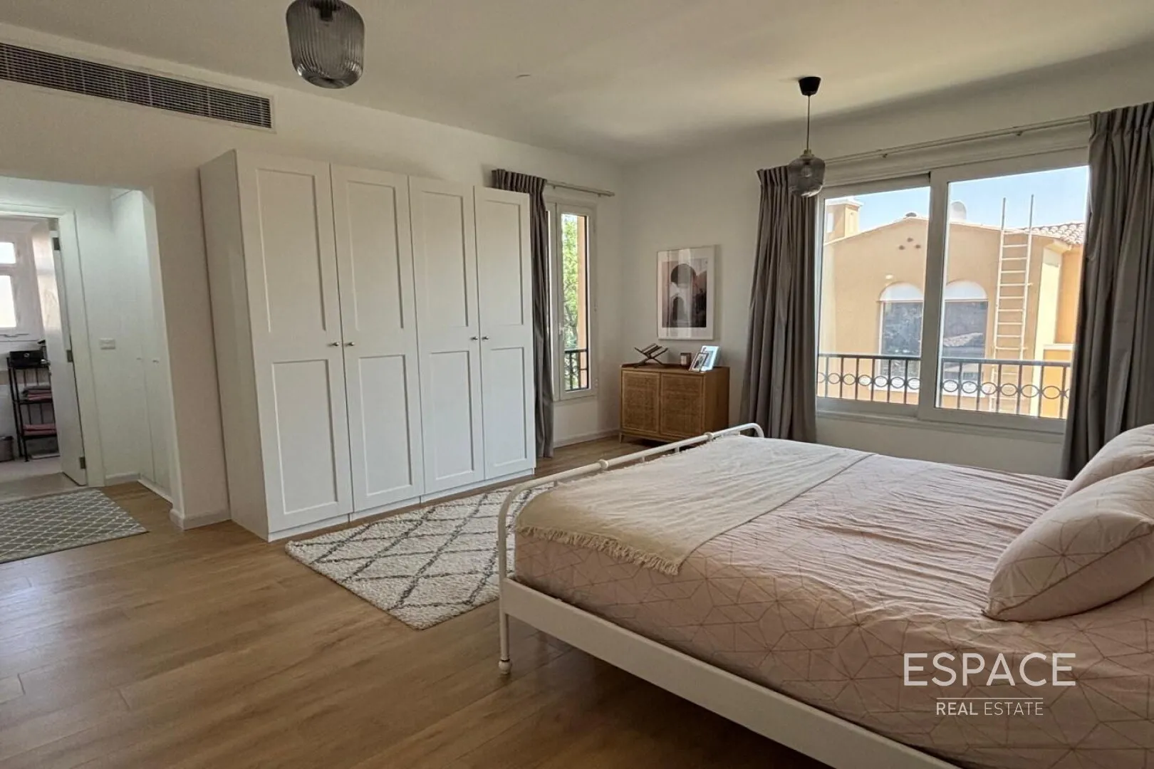 PropertiesGalleryCamera