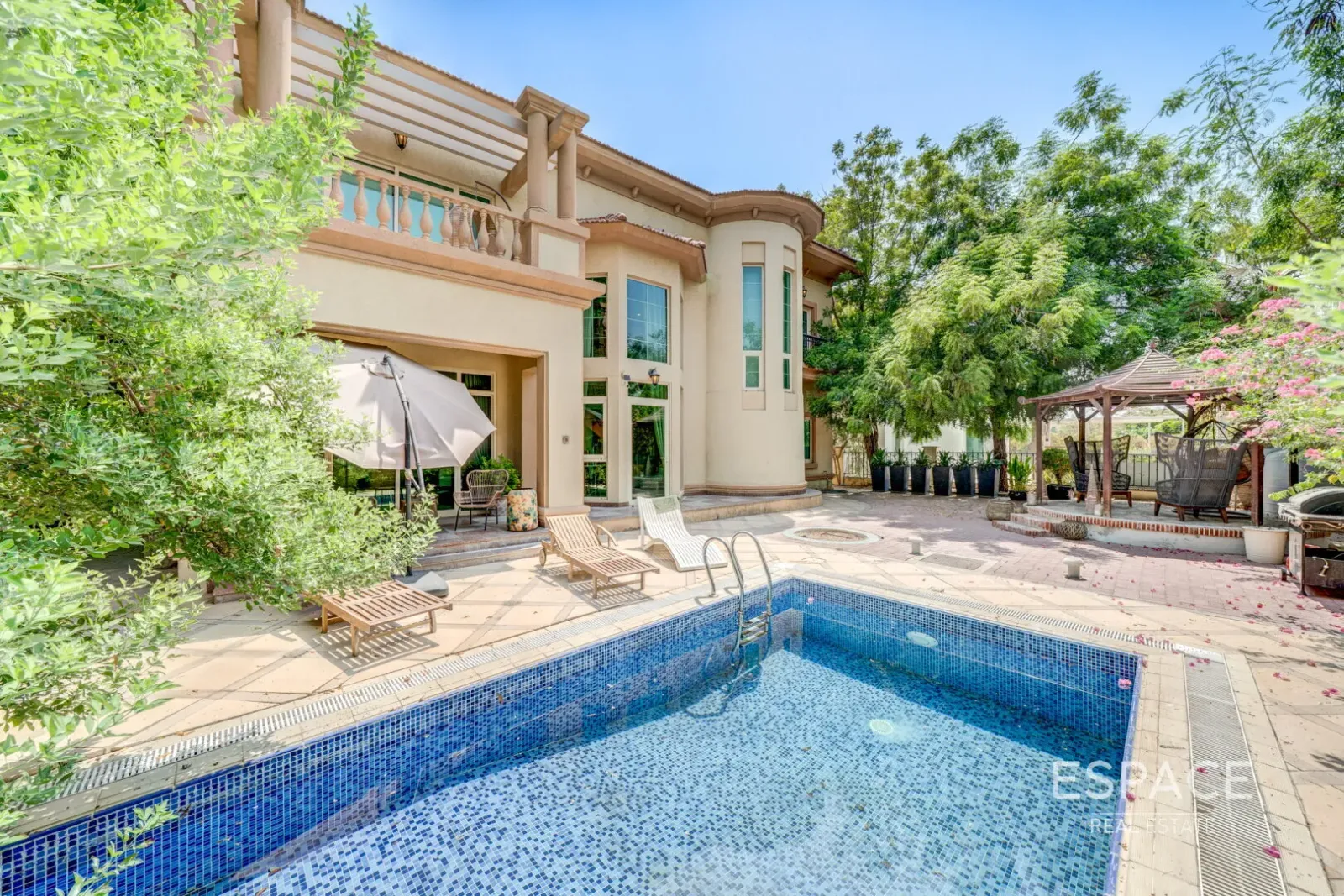 PropertiesGalleryCamera