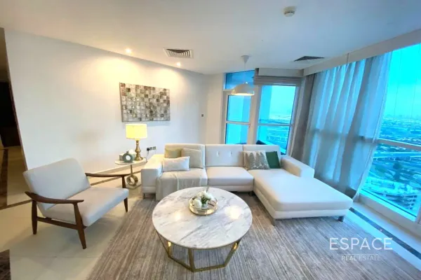 23 Marina, Dubai Marina, Dubai - Espace