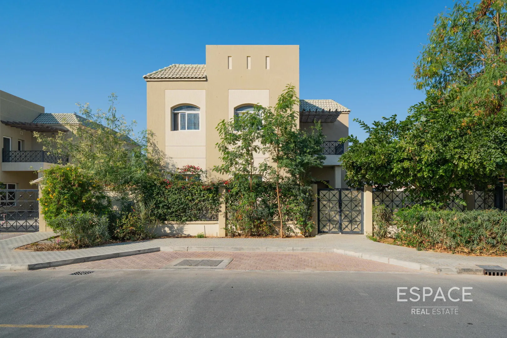 PropertiesGalleryCamera