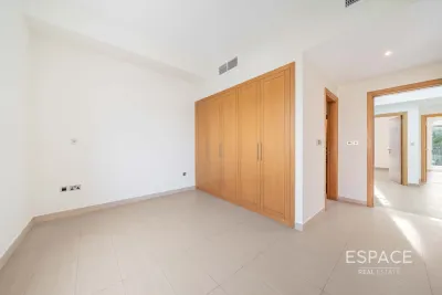 Legacy Nova Villas, Jumeirah Park, Dubai - Espace